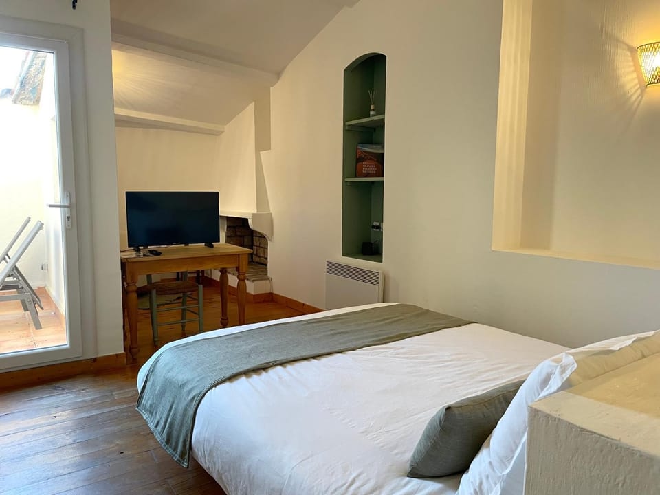 TV and multimedia, Photo of the whole room