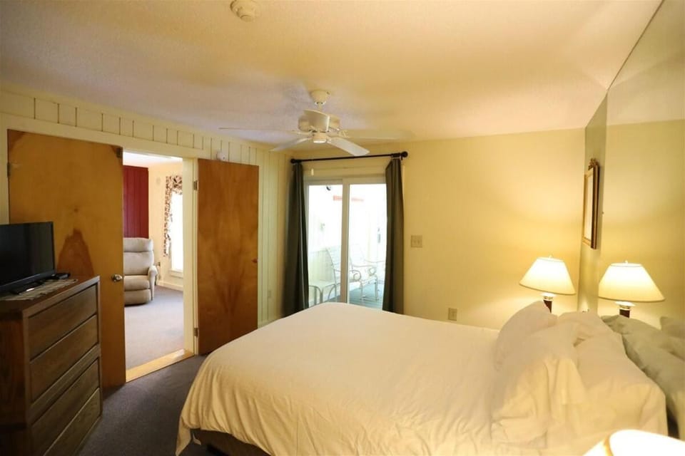 Inns of Waterville Valley 105 One Bedroom Garden Level Unit at Inns of WV House in Waterville Valley