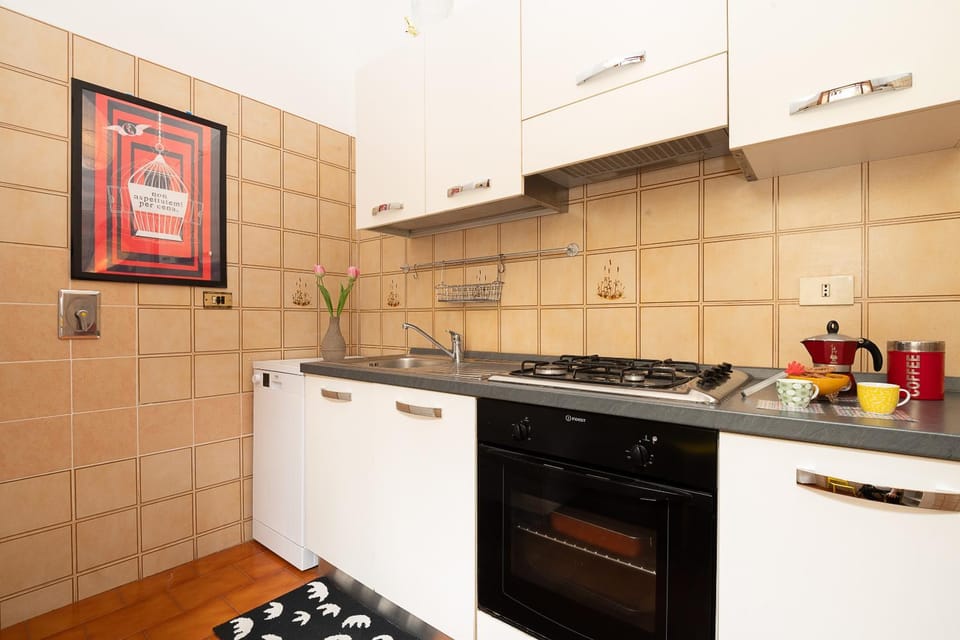 Kitchen or kitchenette, oven