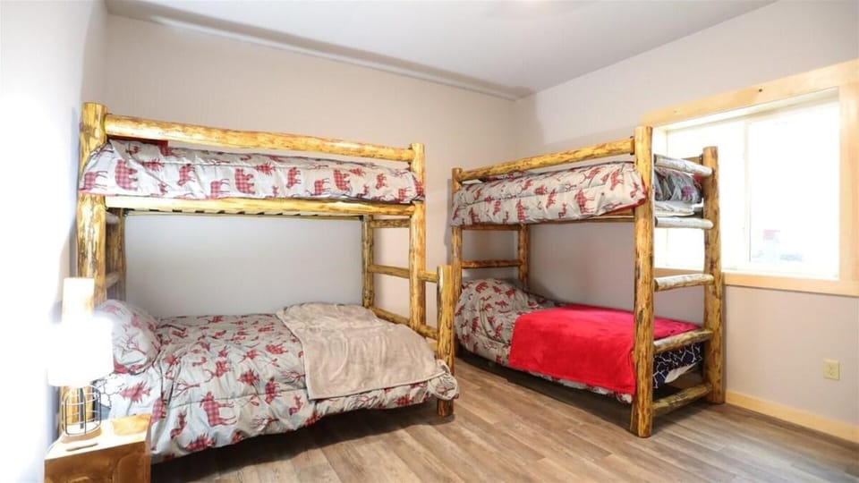 Holly Lane 11 Thornton Pet Friendly Private Home near Waterville Valley House in Thornton