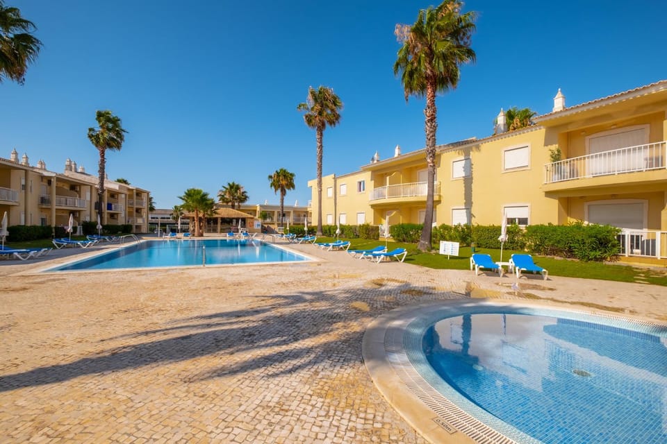 Property building, Garden, Swimming pool