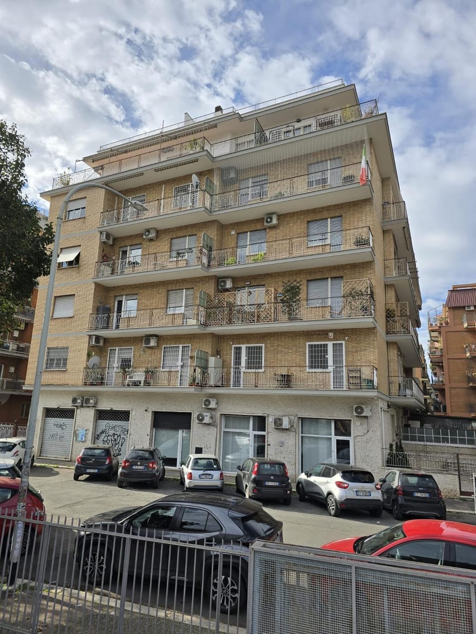 Property building, Neighbourhood, Parking