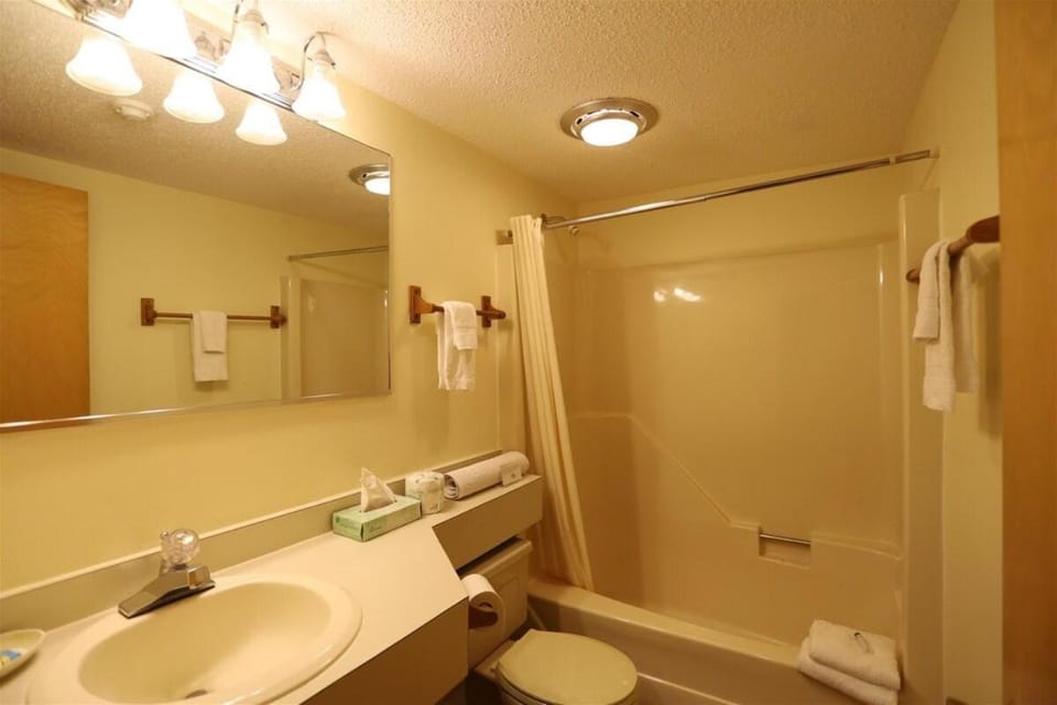 Inns of Waterville Valley 104 One Bedroom Unit at Inns of Waterville Valley Condo House in Waterville Valley