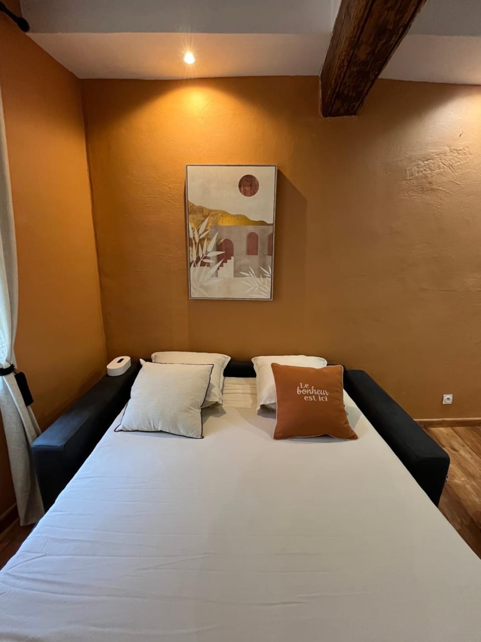 Logement studio avec vue sur le centre Historique Apartment in L'Isle-sur-la-Sorgue