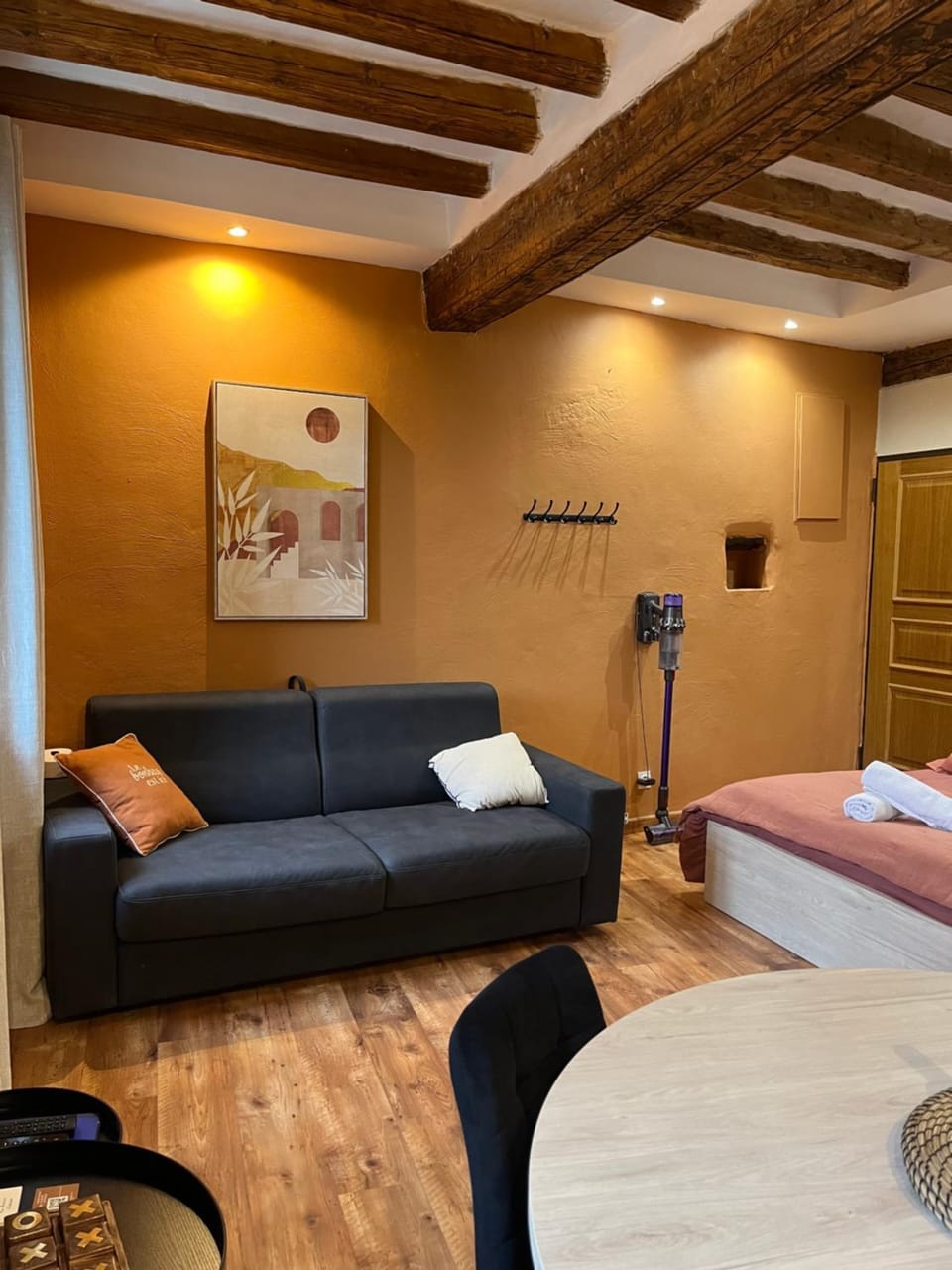 Logement studio avec vue sur le centre Historique Apartment in L'Isle-sur-la-Sorgue