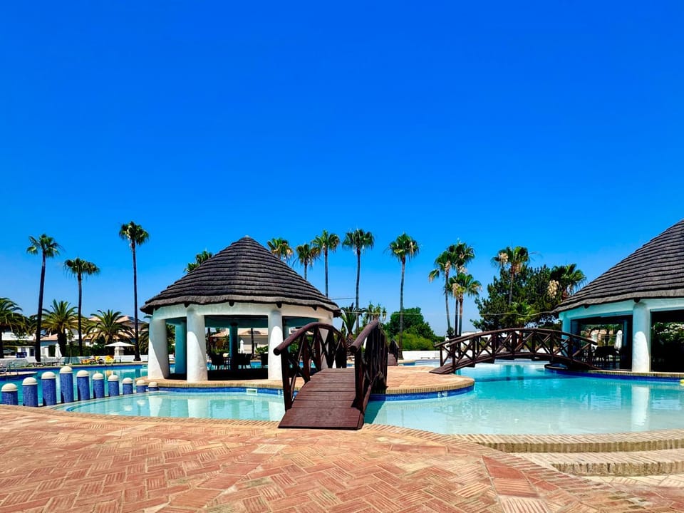 Restaurant/places to eat, Swimming pool