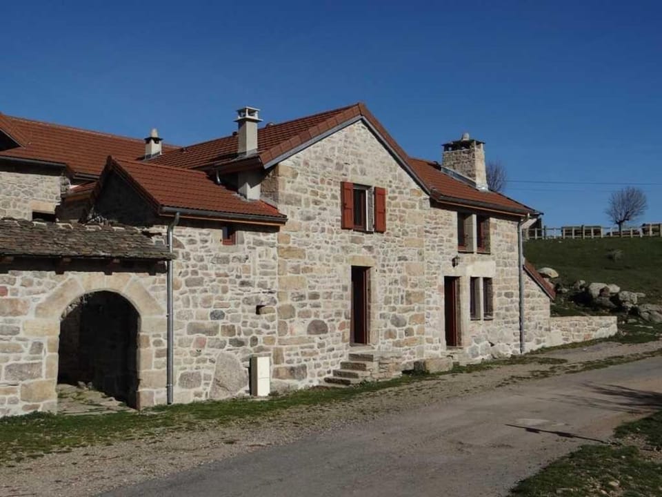 Gîte Gîtes de France 6/8 pers à La Bessière House in Auvergne-Rhône-Alpes