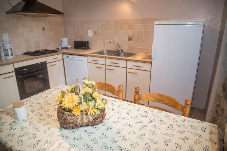 Gîtes de france 3/5 personnes à la bessière House in Auvergne-Rhône-Alpes