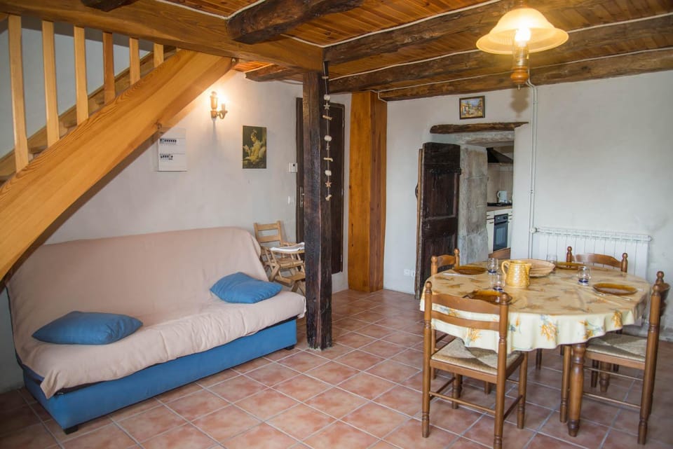 Gîtes de france 3/5 personnes à la bessière House in Auvergne-Rhône-Alpes