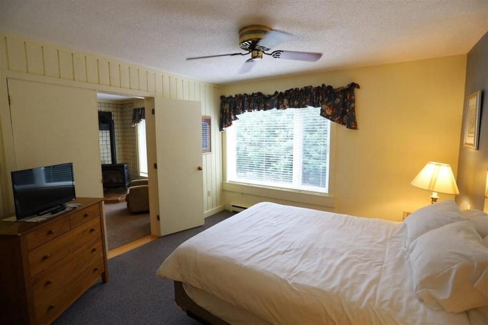 Inns of Waterville Valley 205 One Bedroom Unit at Inns of Waterville Valley House in Waterville Valley