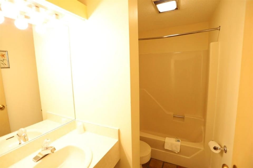 Inns of Waterville Valley 205 One Bedroom Unit at Inns of Waterville Valley House in Waterville Valley
