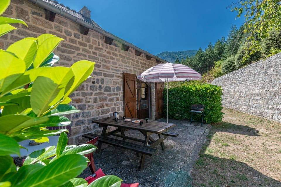 Gite "le noyer" 4 pers a blajoux House in Auvergne-Rhône-Alpes