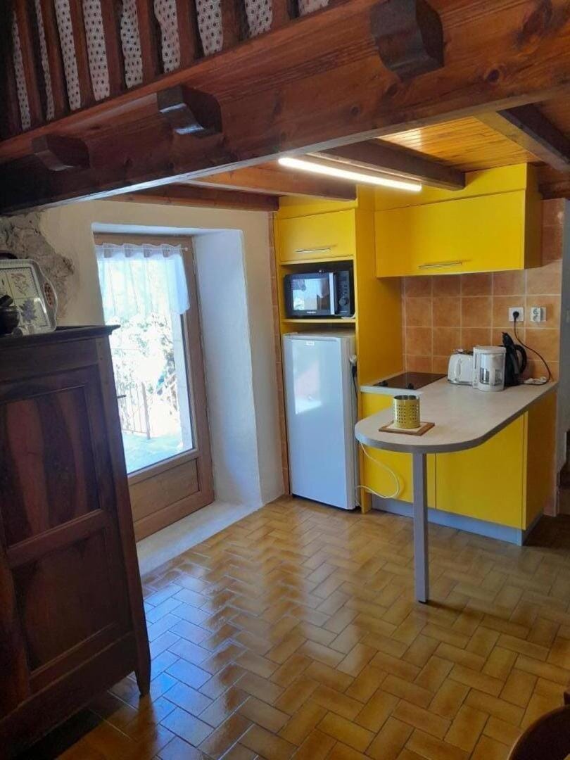 La grange, gîtes de france 3 personnes à la caze House in Auvergne-Rhône-Alpes
