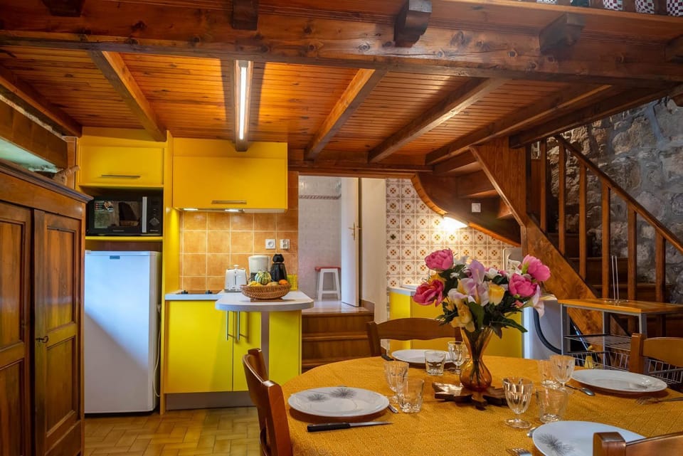La grange, gîtes de france 3 personnes à la caze House in Auvergne-Rhône-Alpes