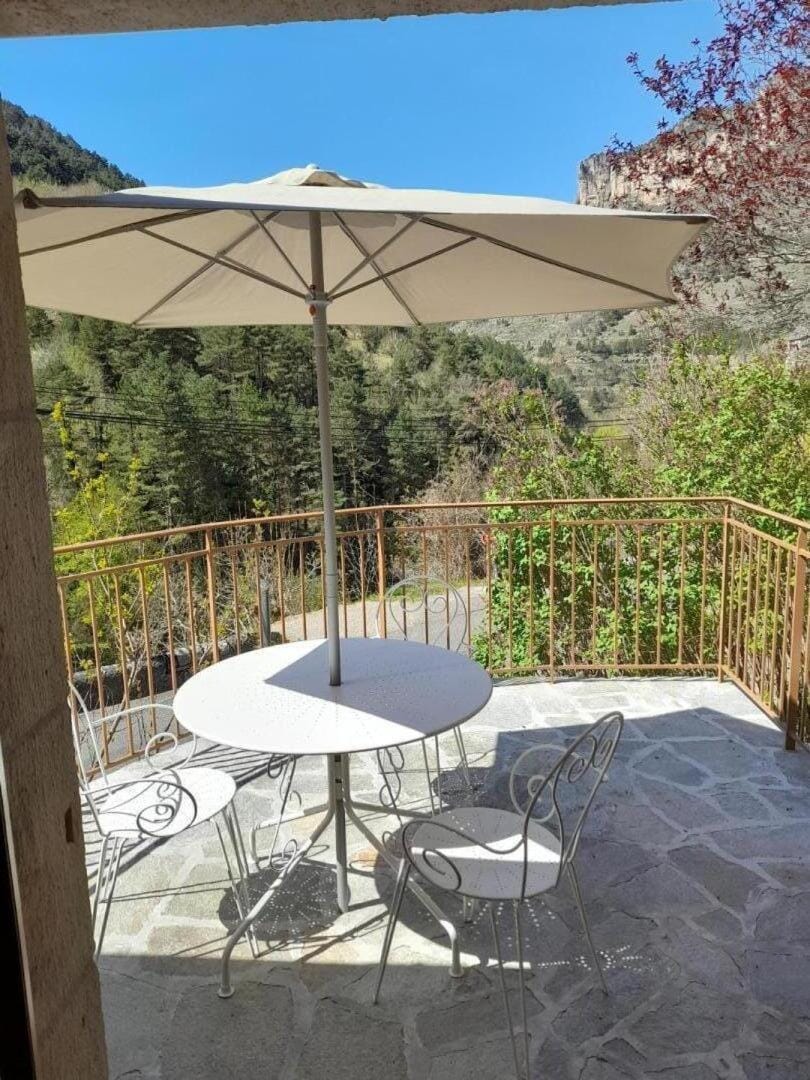 La grange, gîtes de france 3 personnes à la caze House in Auvergne-Rhône-Alpes