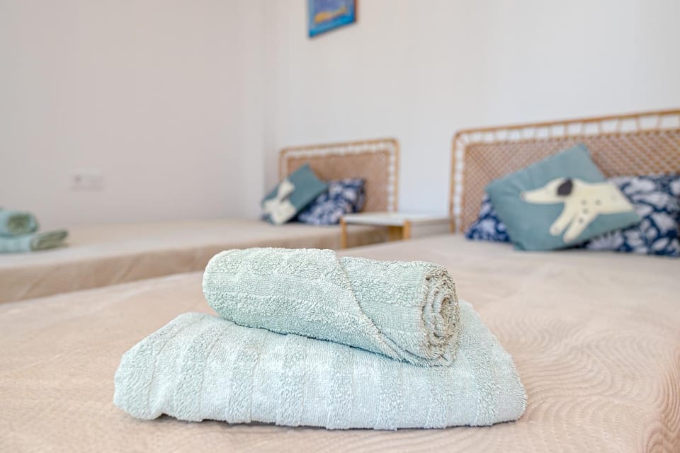 Bed, Photo of the whole room, Bedroom, towels