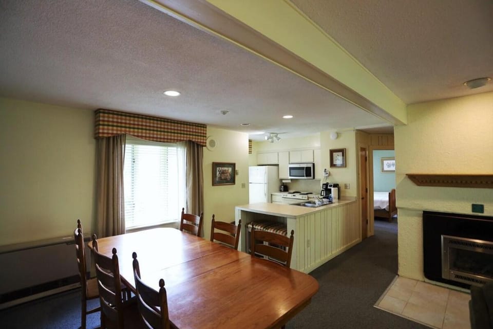 Inns of Waterville Valley 201 Two Bedroom Unit at Inns of Waterville Valley House in Waterville Valley