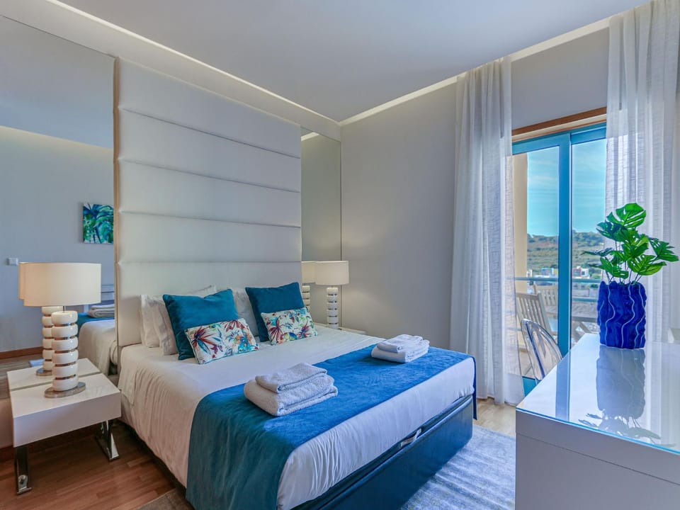 View (from property/room), Balcony/Terrace, Bedroom