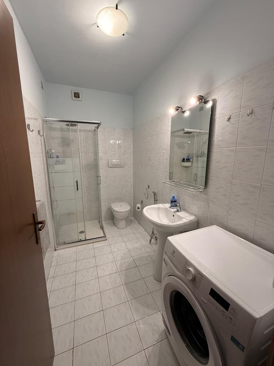 Shower, Toilet, Bathroom, washing machine