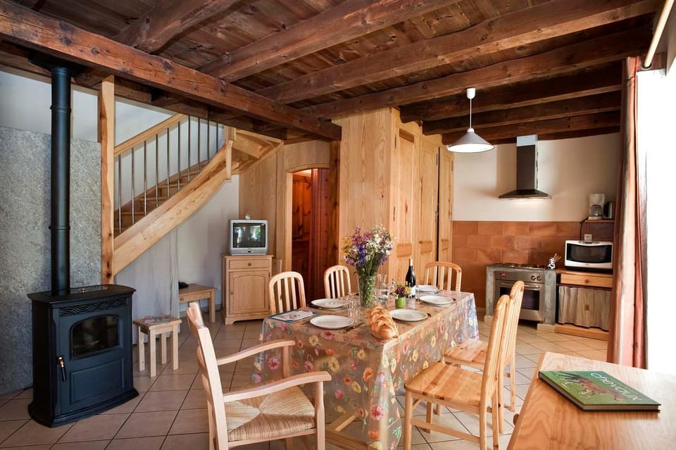 Gîte Gîtes de France 6/7 personnes aux Combes House in Auvergne-Rhône-Alpes
