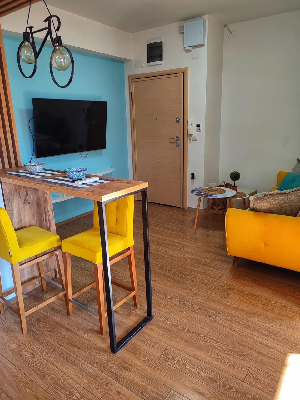 Communal lounge/ TV room, Living room, Seating area, Dining area