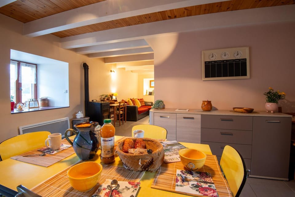 Gîte en grès rose 4/6 personnes House in Occitanie