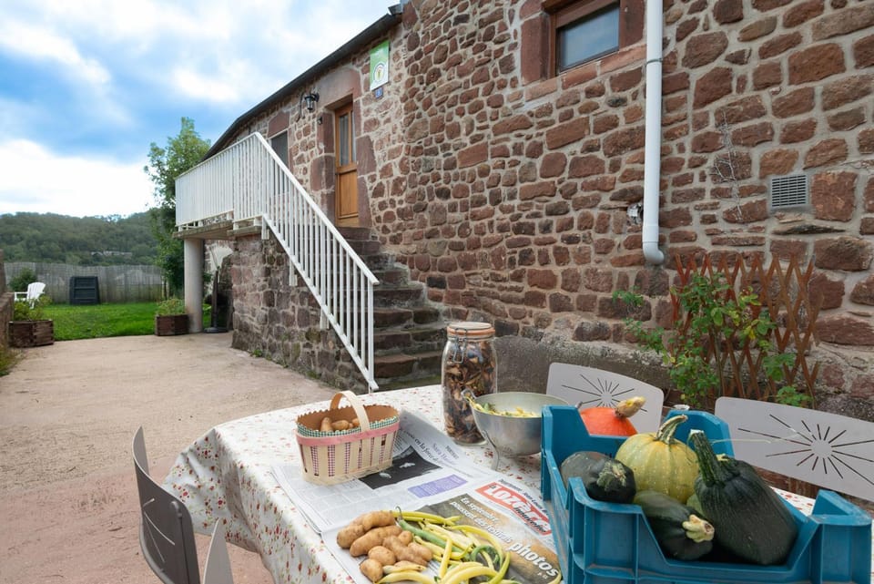 Gîte en grès rose 4/6 personnes House in Occitanie