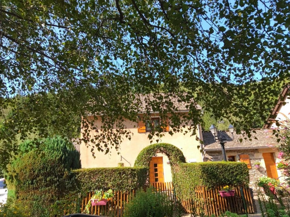 Gîte "Le Mas d'Hillaire" 2/4 personnes à Saint Jean du Bleymard House in Auvergne-Rhône-Alpes