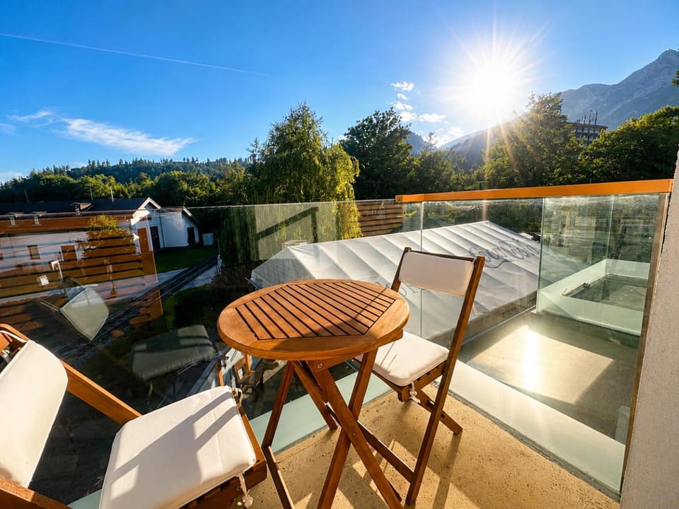 Natural landscape, View (from property/room), Balcony/Terrace, Seating area, Dining area, Mountain view