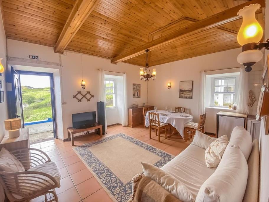 Sun Island Retreat - Great Sunny Island Sea view House in Azores District
