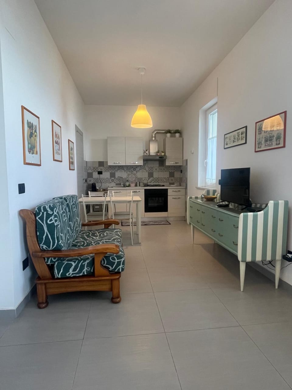 TV and multimedia, Kitchen or kitchenette, Living room, Seating area, Dining area, oven, pet friendly, stove