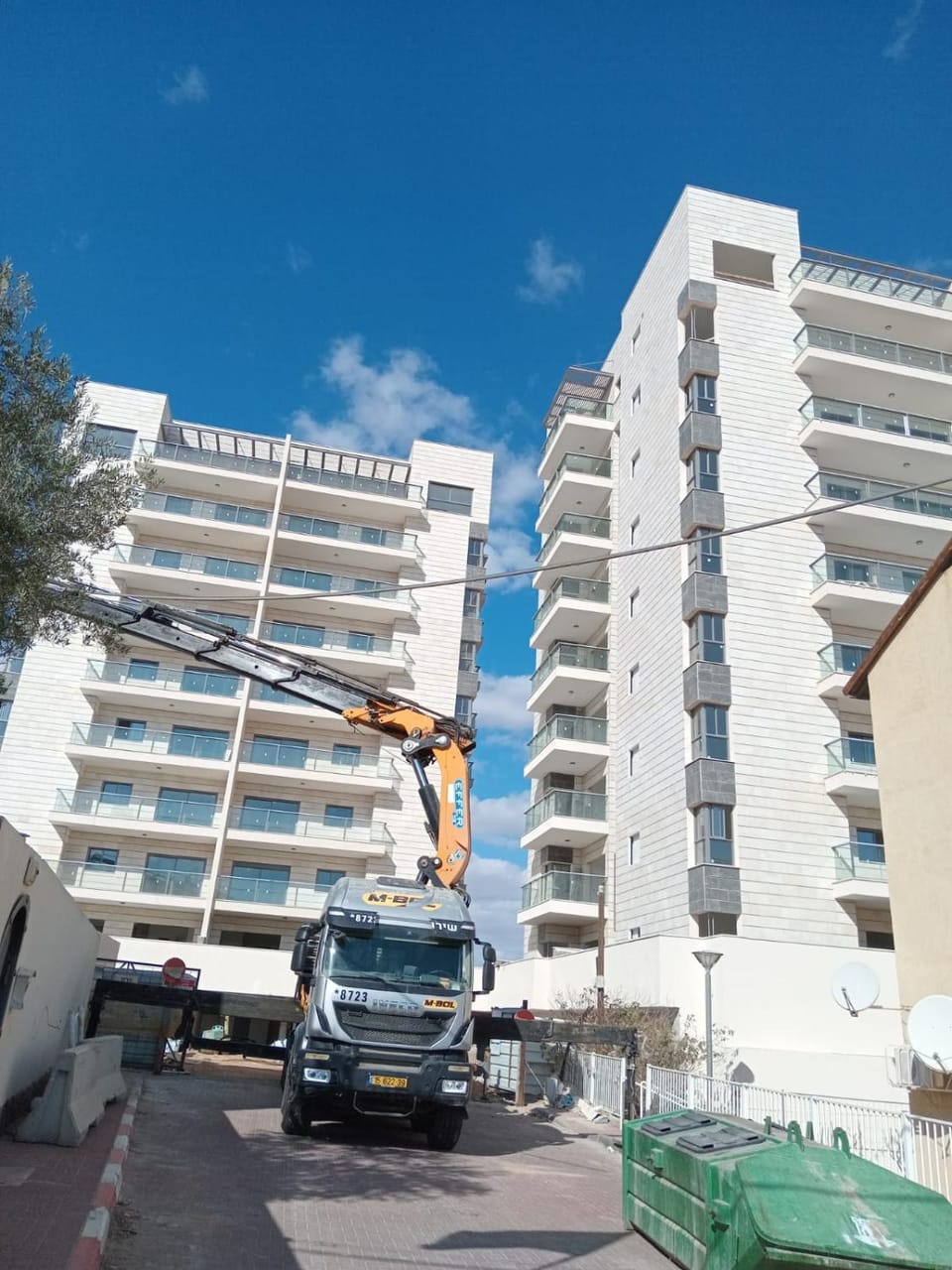 Property building, Day, Location, Parking