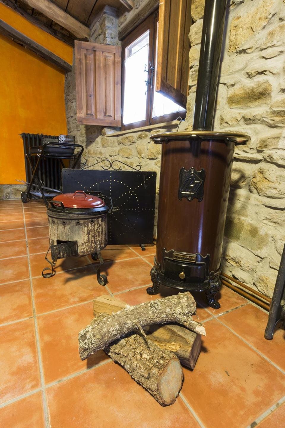 BBQ facilities, fireplace
