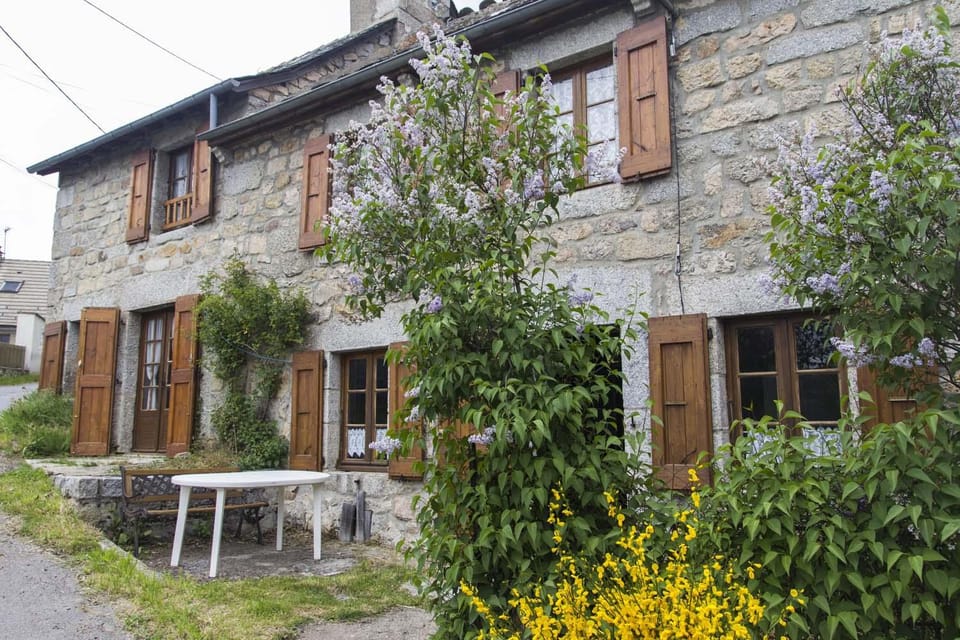 Gîte Location 3/4 pers à Grandviala House in Auvergne-Rhône-Alpes