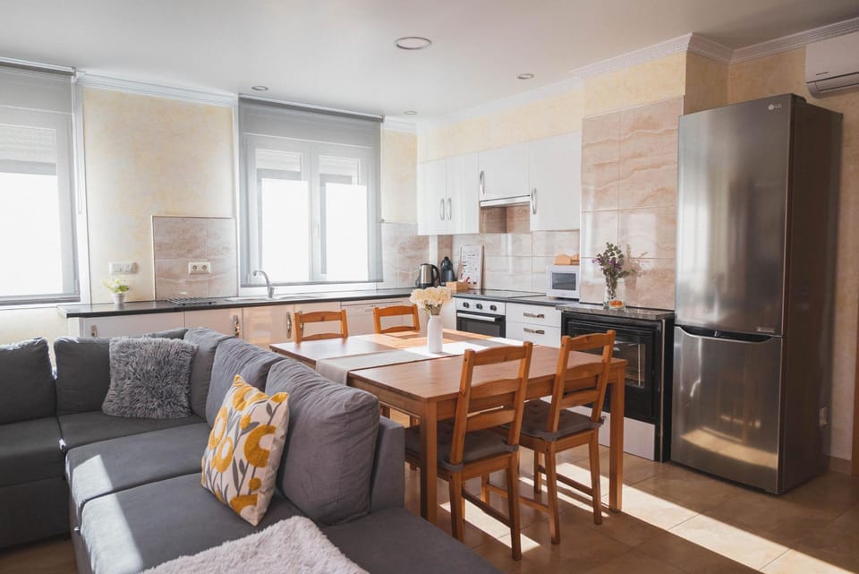 Kitchen or kitchenette, Living room