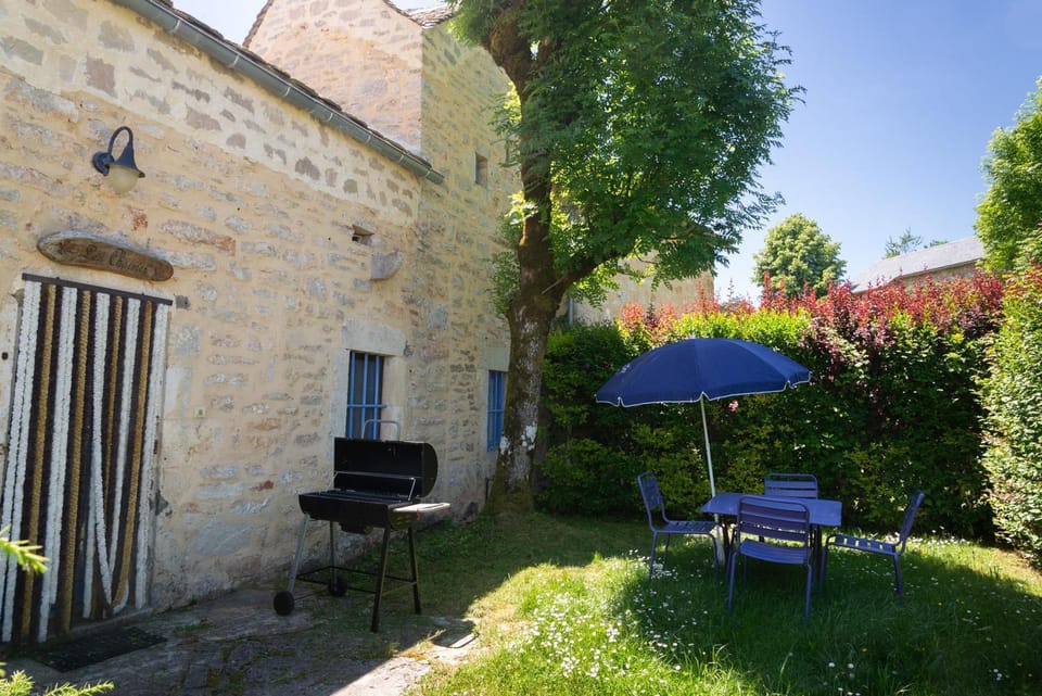 Les charmes 2/4 personnes du presbytère House in Occitanie