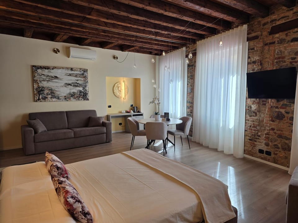 Bed, Living room