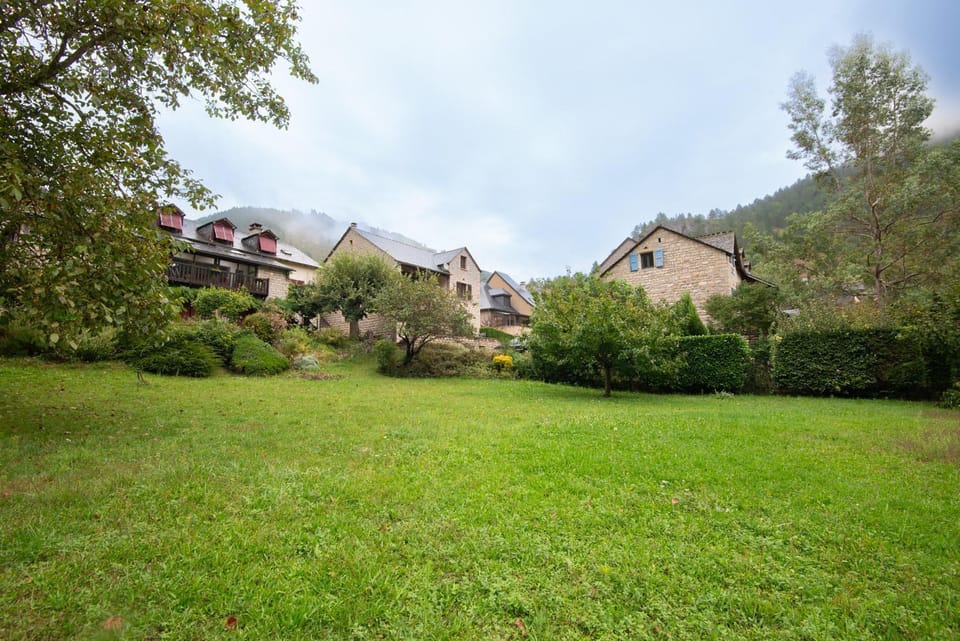 Gîte Appartement "La Tour" 2/4 personnes House in Auvergne-Rhône-Alpes