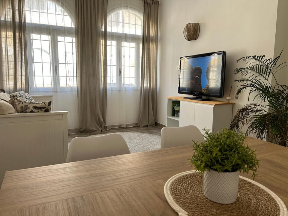 TV and multimedia, Living room, Dining area