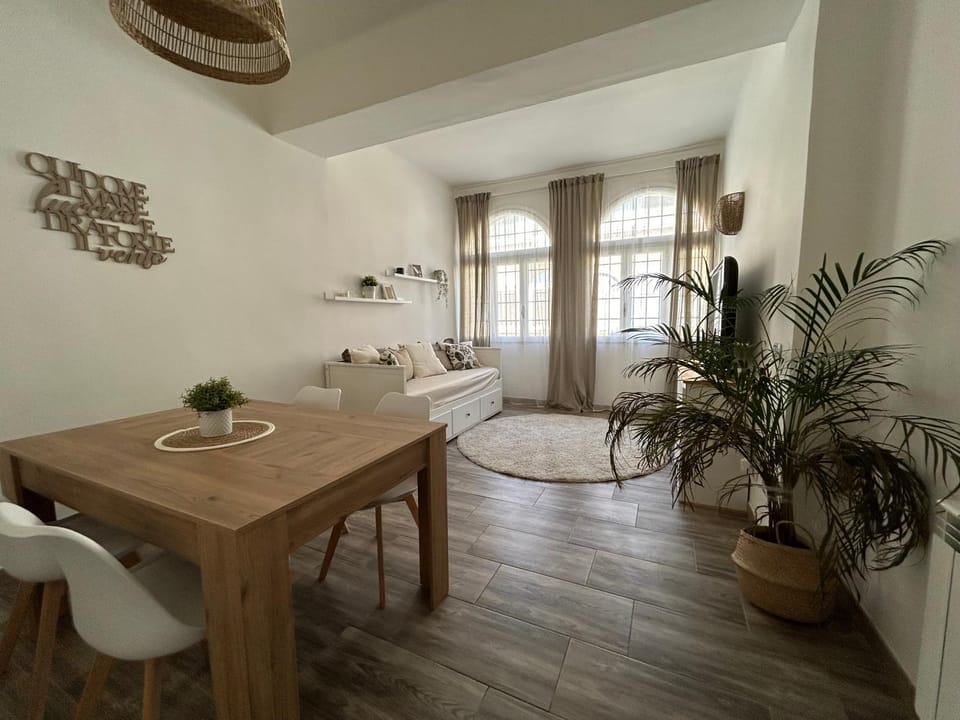 TV and multimedia, Living room, Dining area