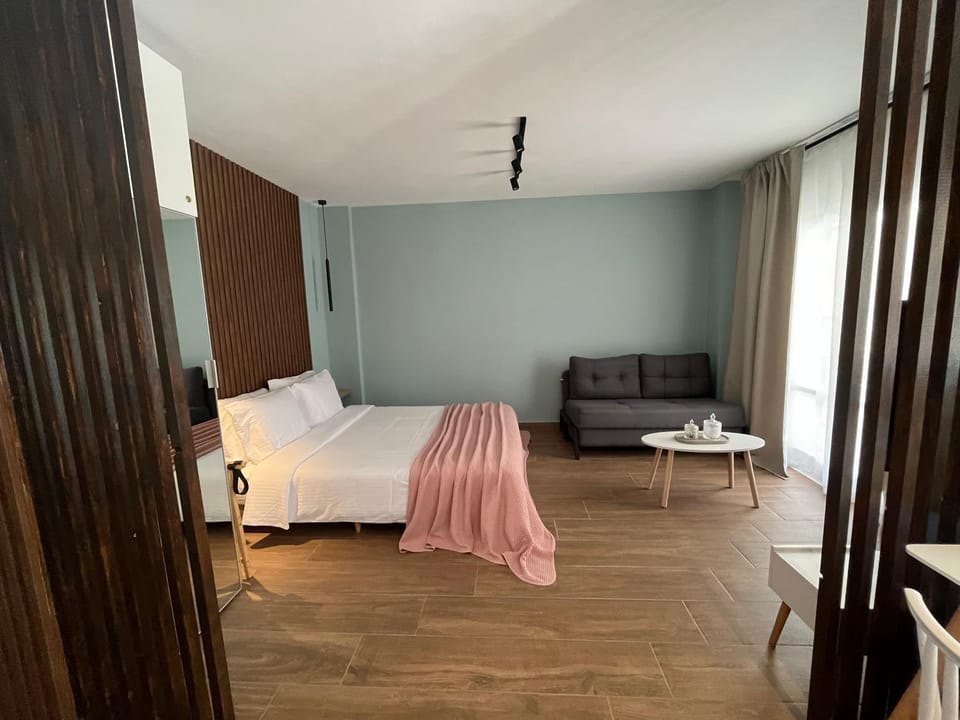Bed, Living room, Photo of the whole room, Seating area, Bedroom