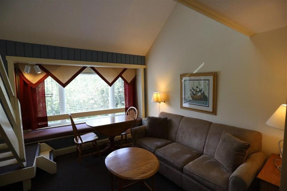 Inns of Waterville Valley 403 Affordable Loft Unit at Inns of Waterville Valley House in Waterville Valley