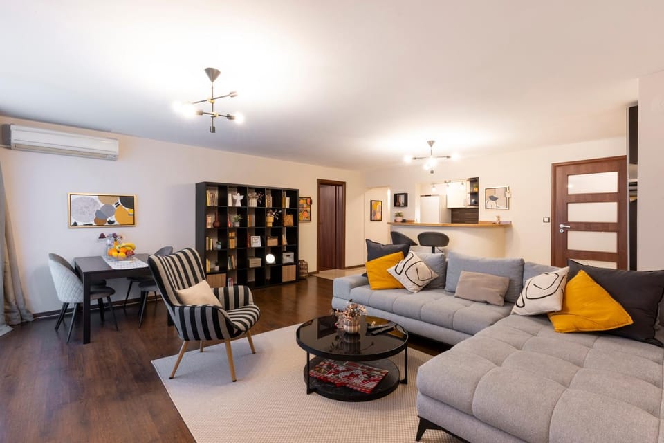 Library, Living room, Seating area