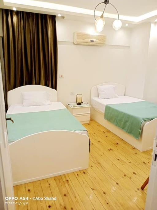 Bedroom, air conditioner