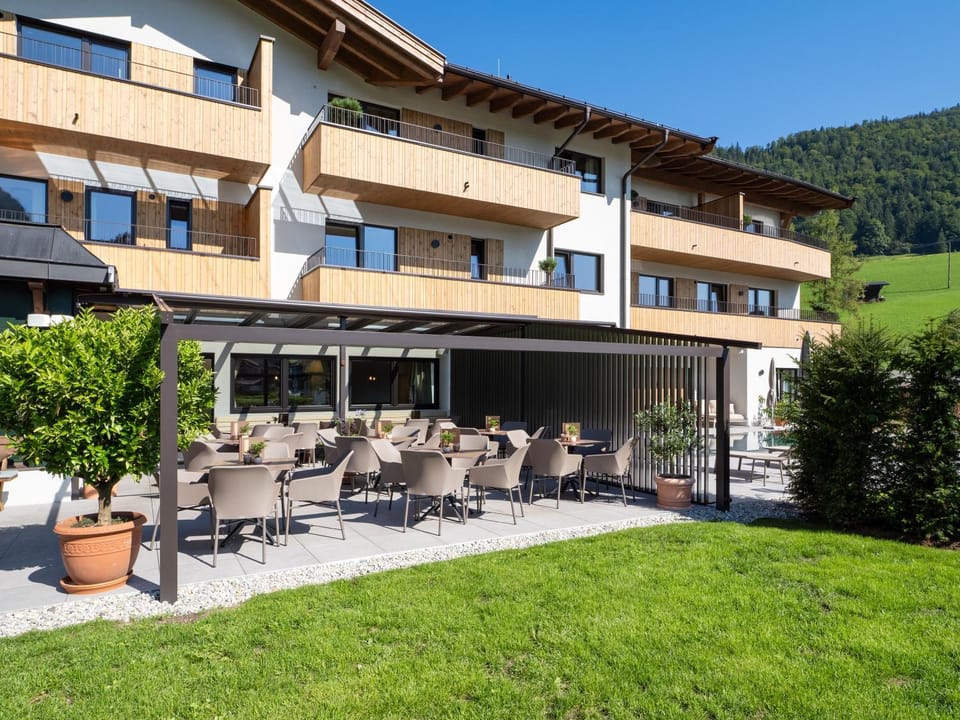 Property building, Patio, Garden, Balcony/Terrace