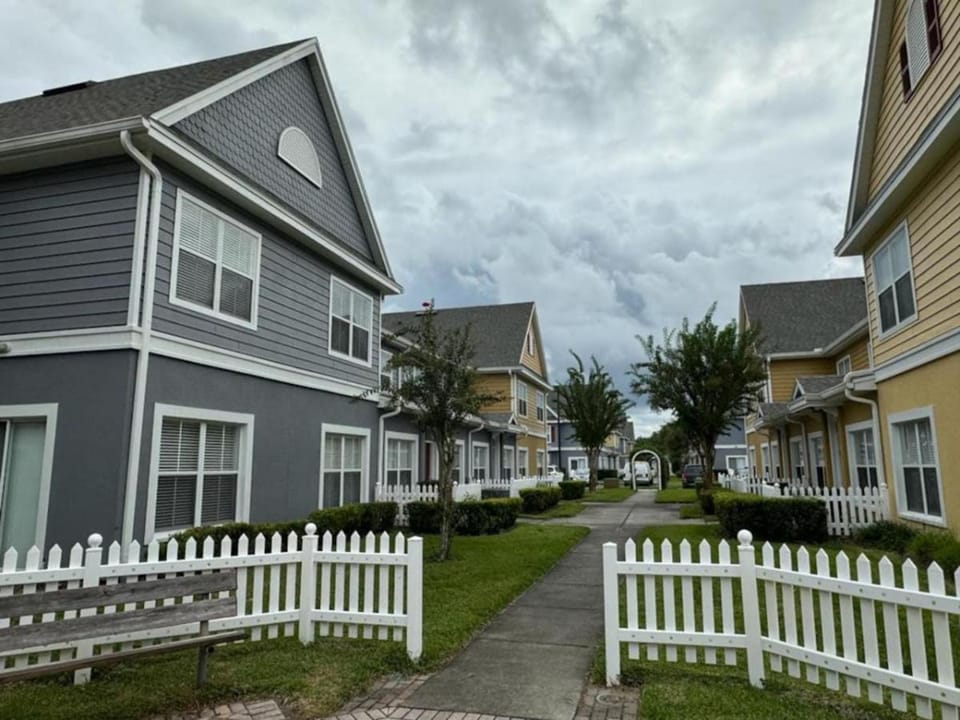 4 Bedroom 3 Bathroom Villas At Seven Dwarfs 8-107 House in Kissimmee