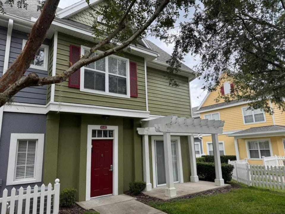 4 Bedroom 3 Bathroom Villas At Seven Dwarfs 10-102 House in Kissimmee