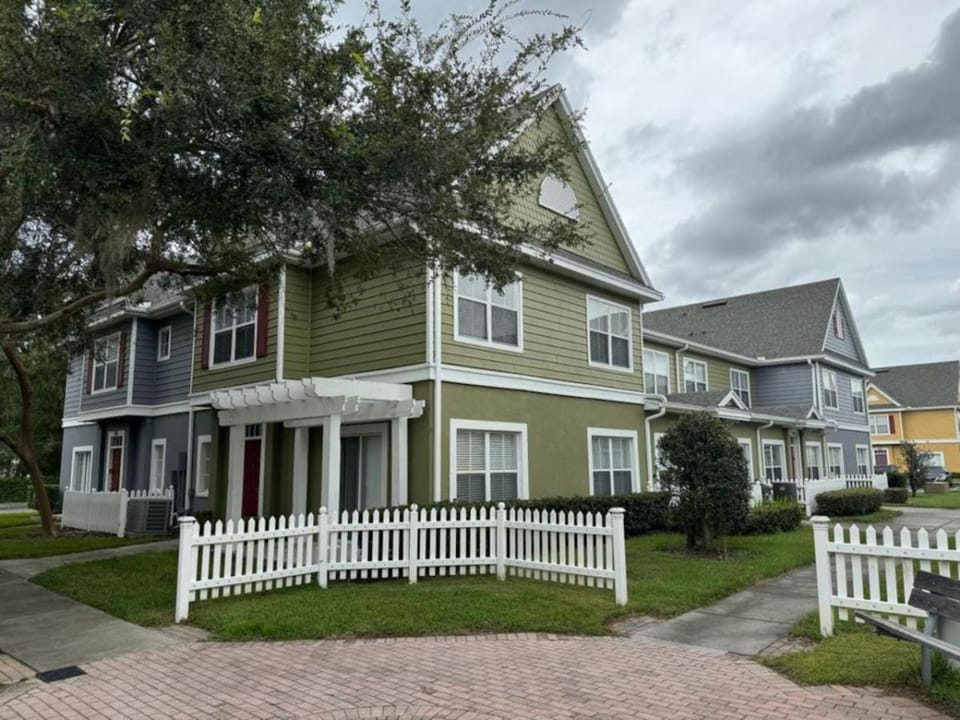 4 Bedroom 3 Bathroom Villas At Seven Dwarfs 10-102 House in Kissimmee