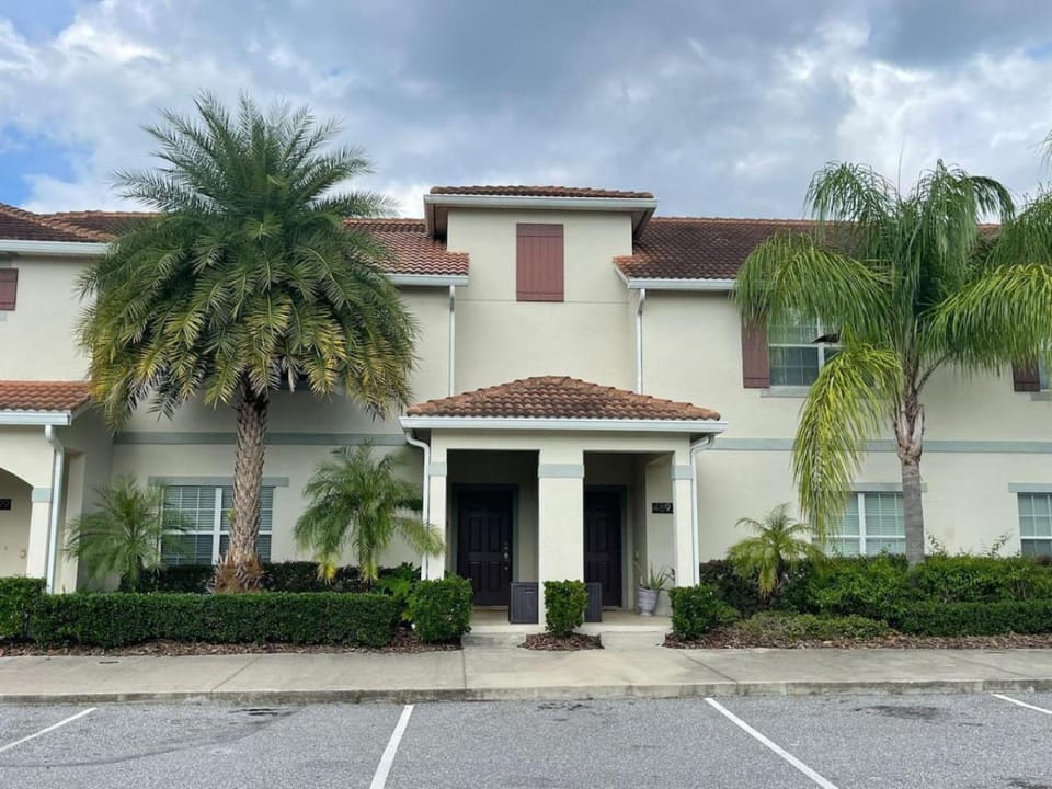 4 Bedroom 3 Bathroom Storey Lake 4895CT House in Kissimmee