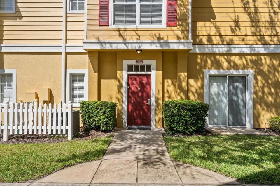 4 Bedroom 3 Bathroom Villas At Seven Dwarfs 24-102 House in Kissimmee